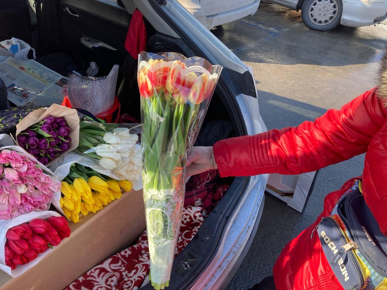 Фото В Новосибирске продавцы тюльпанов раскрыли реальные заработки на 8 Марта 10